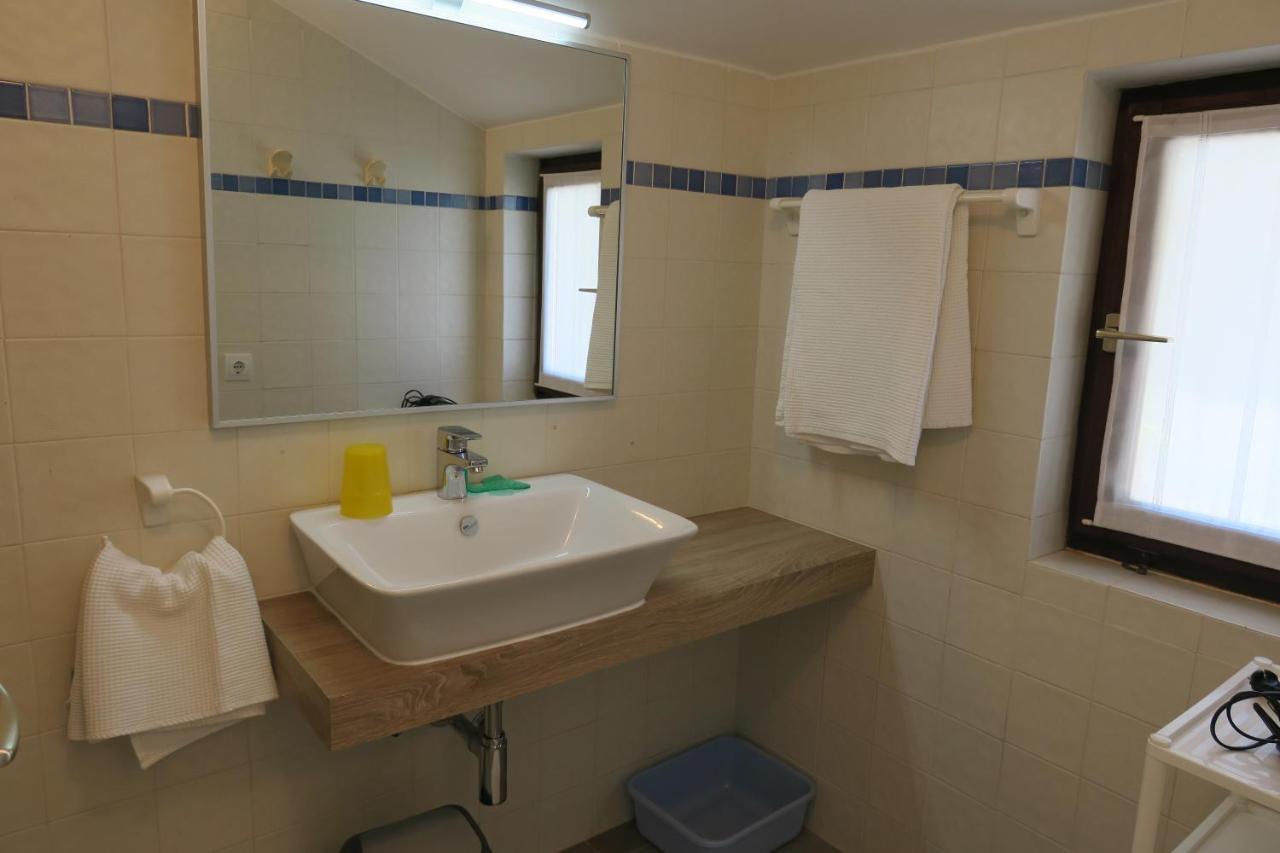 Apartman Number 9 Ровин Екстериор снимка