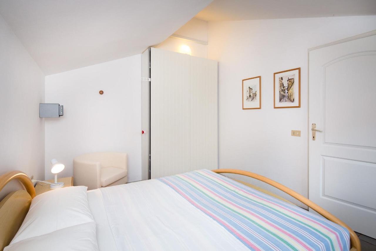 Apartman Number 9 Ровин Екстериор снимка