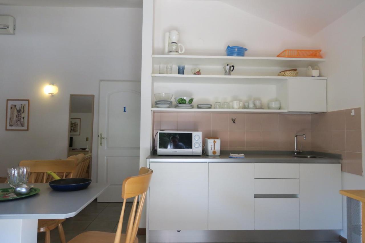 Apartman Number 9 Ровин Екстериор снимка
